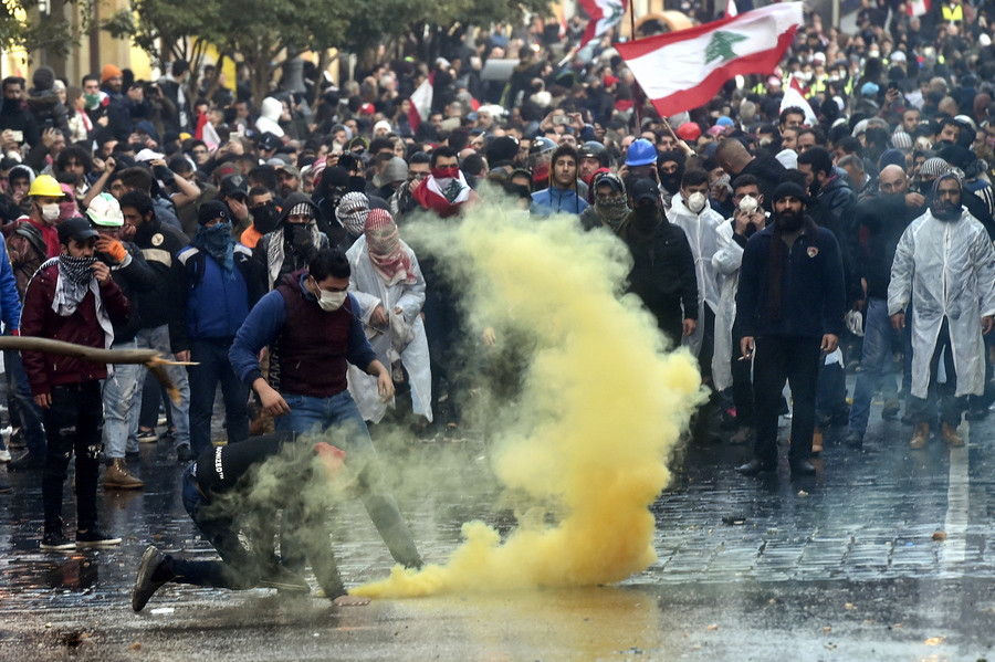 Νέα βίαια επεισόδια στο Λίβανο με 400 τραυματίες διαδηλωτές