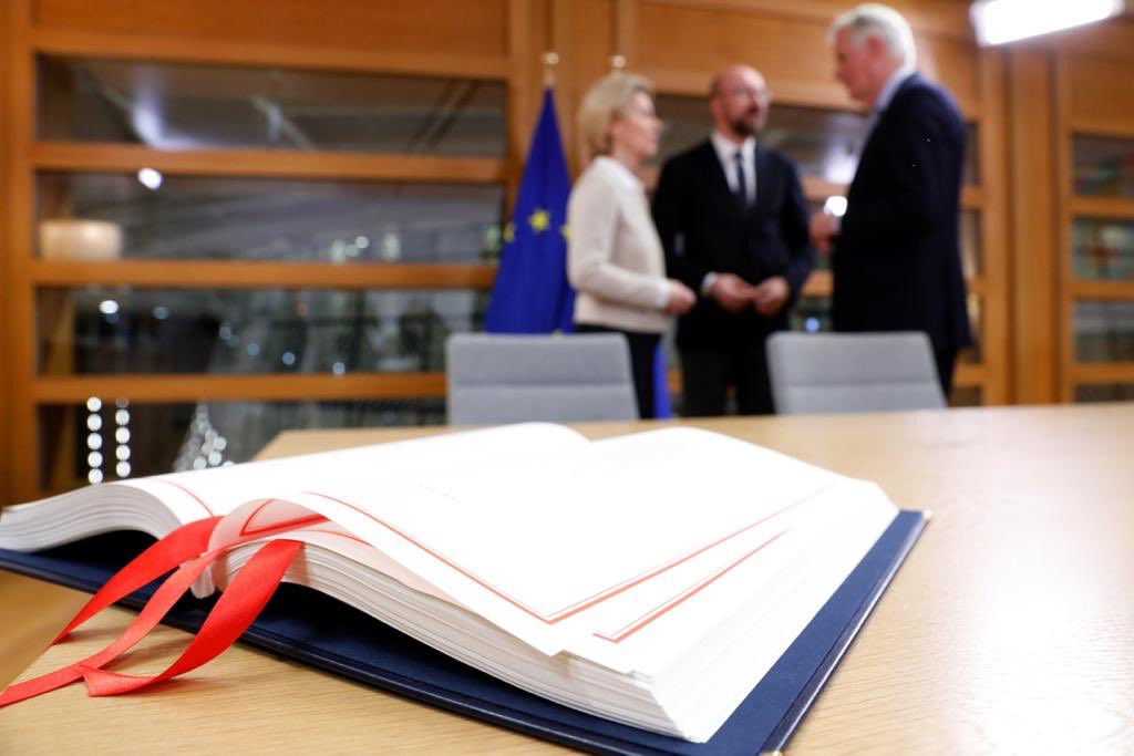 Υπέγραψαν τη συμφωνία για το Brexit Κομισιόν – Ευρωπαϊκό Συμβούλιο