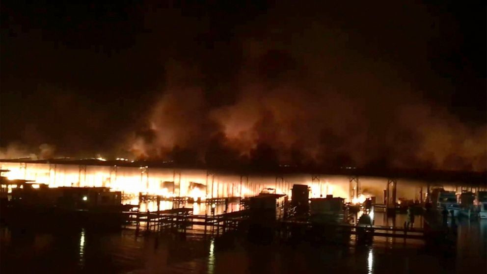 ΗΠΑ: Οκτώ νεκροί από πυρκαγιά στα πλωτά σπίτια τους στον ποταμό Τενεσί