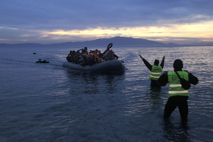 Προμηθεύονται πλωτά φράγματα για παρεμπόδιση των προσφύγων