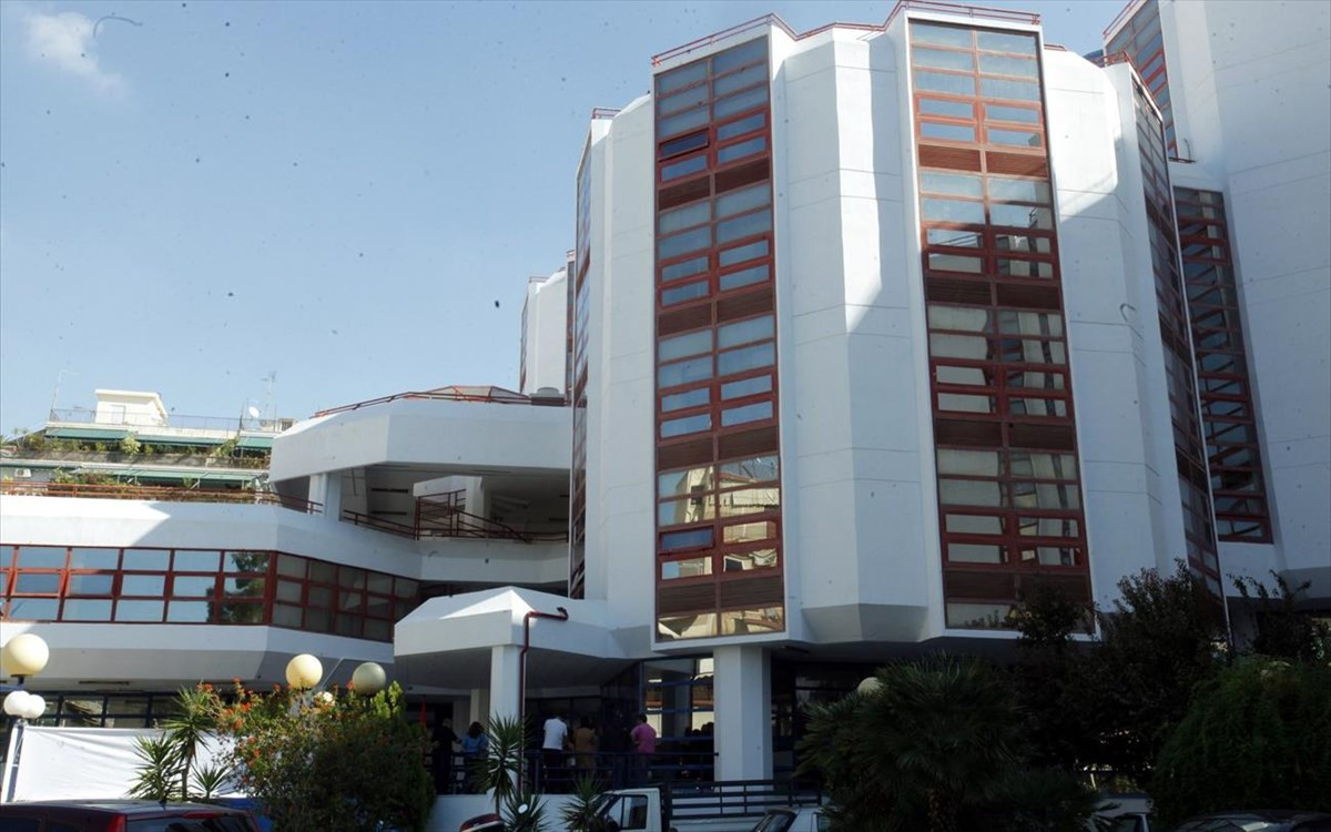 Παρέμβαση «Ρουβίκωνα» στο Πανεπιστήμιο Πειραιά για την αναγόρευση του Μυτιληναίου