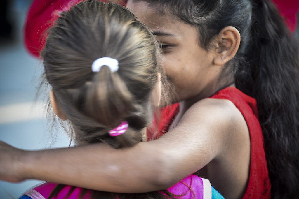 Οι γονείς της Πεντέλης άνοιξαν μια μεγάλη αγκαλιά για τα ασυνόδευτα προσφυγάκια