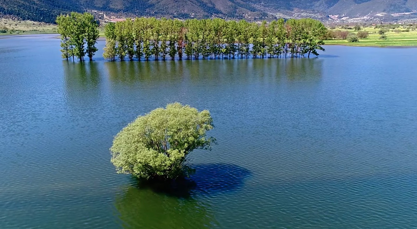 Η μυθική λίμνη με τις Στυμφαλίδες Όρνιθες από ψηλά [Βίντεο]