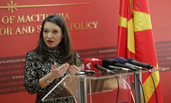 Βόρεια Μακεδονία: Εξηγήσεις ή αποπομπή της υπουργού για το «Μακεδονία»