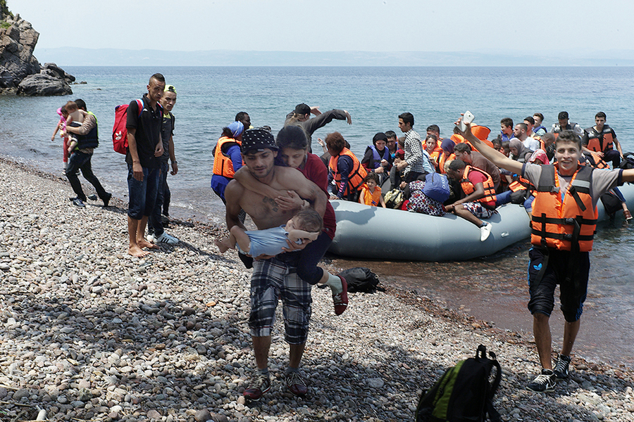 Τουλάχιστον 300 πρόσφυγες έφτασαν στα ελληνικά νησιά μέσα σε ένα 24ωρο