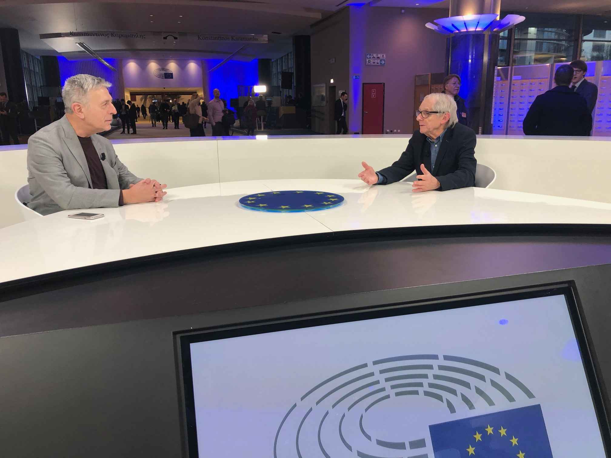 Κούλογλου και Κεν Λόουτς στο Ευρωκοινοβούλιο: Κανείς δεν… απουσίαζε! [Βίντεο]