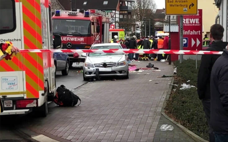 Γερμανία: Aυτοκίνητο έπεσε πάνω σε καρναβαλικό άρμα, τουλάχιστον 30 τραυματίες