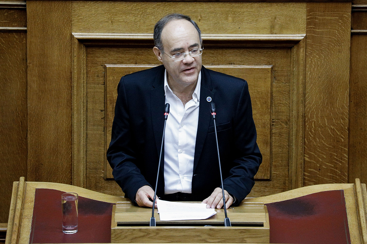 Επίθεση από τα ΜΑΤ δέχτηκε ο βουλευτής Χίου του ΣΥΡΙΖΑ Ανδρέας Μιχαηλίδης