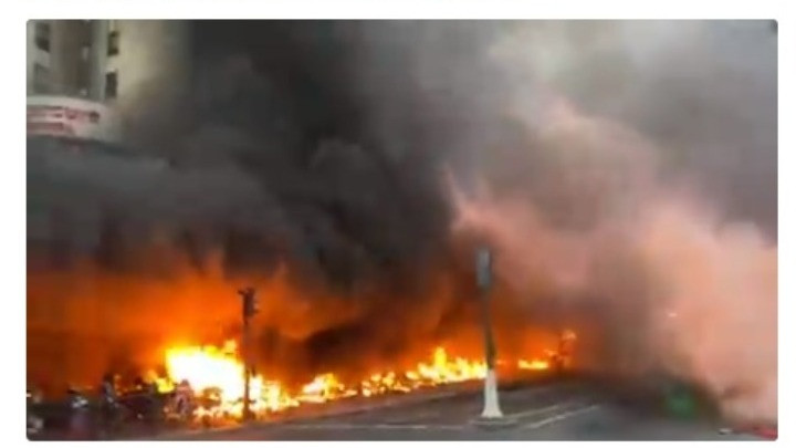 Μεγάλη πυρκαγιά σε εξέλιξη στην περιοχή Γκαρ ντε Λιόν του Παρισιού