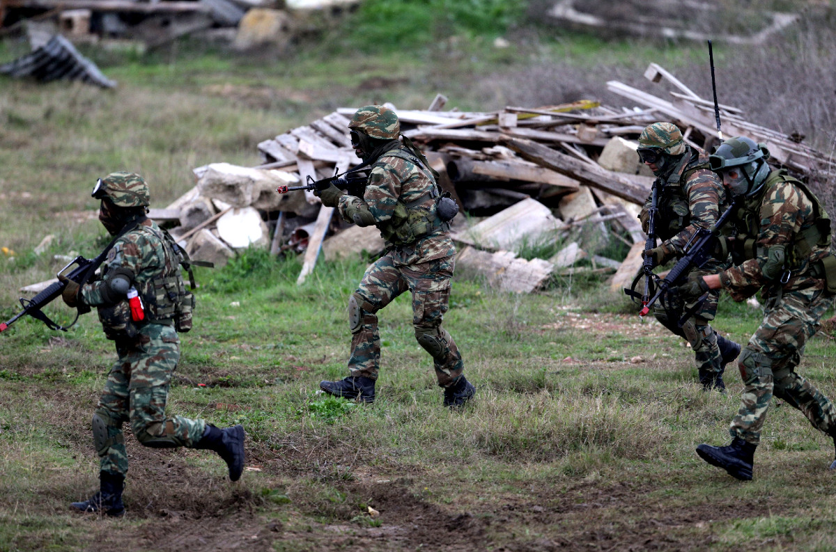 «Ξέχασαν» χωρίς Διοικητή το Δ΄ Σώμα Στρατού – Αλωνίζουν παραστρατιωτικοί στη Θράκη