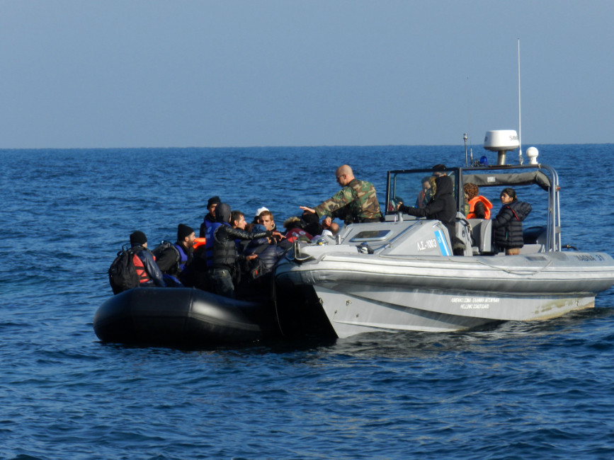 Δανοί της Frontex καταγγέλλουν το ελληνικό λιμενικό: «Αρνηθήκαμε εντολή να ρίξουμε πρόσφυγες στη θάλασσα»