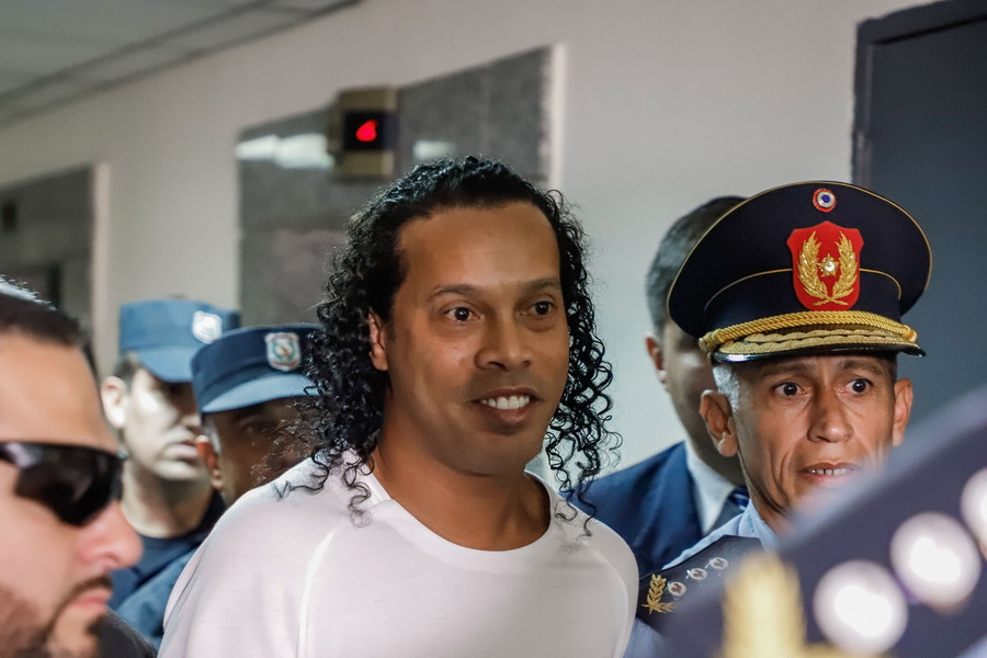 Σύλληψη Ροναλντίνιο για είσοδο στην Παραγουάη με πλαστό διαβατήριο