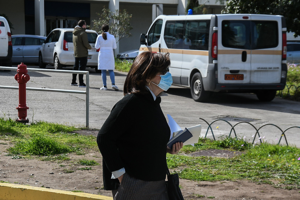 «Ορφανά» κρούσματα και περιφερόμενοι ασθενείς σε Καστοριά – Κοζάνη