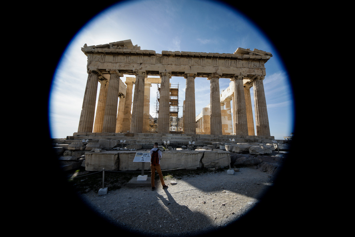 Ελληνικός τουρισμός: «Βόμβα» κοροναϊού στη «βαριά βιομηχανία» της οικονομίας