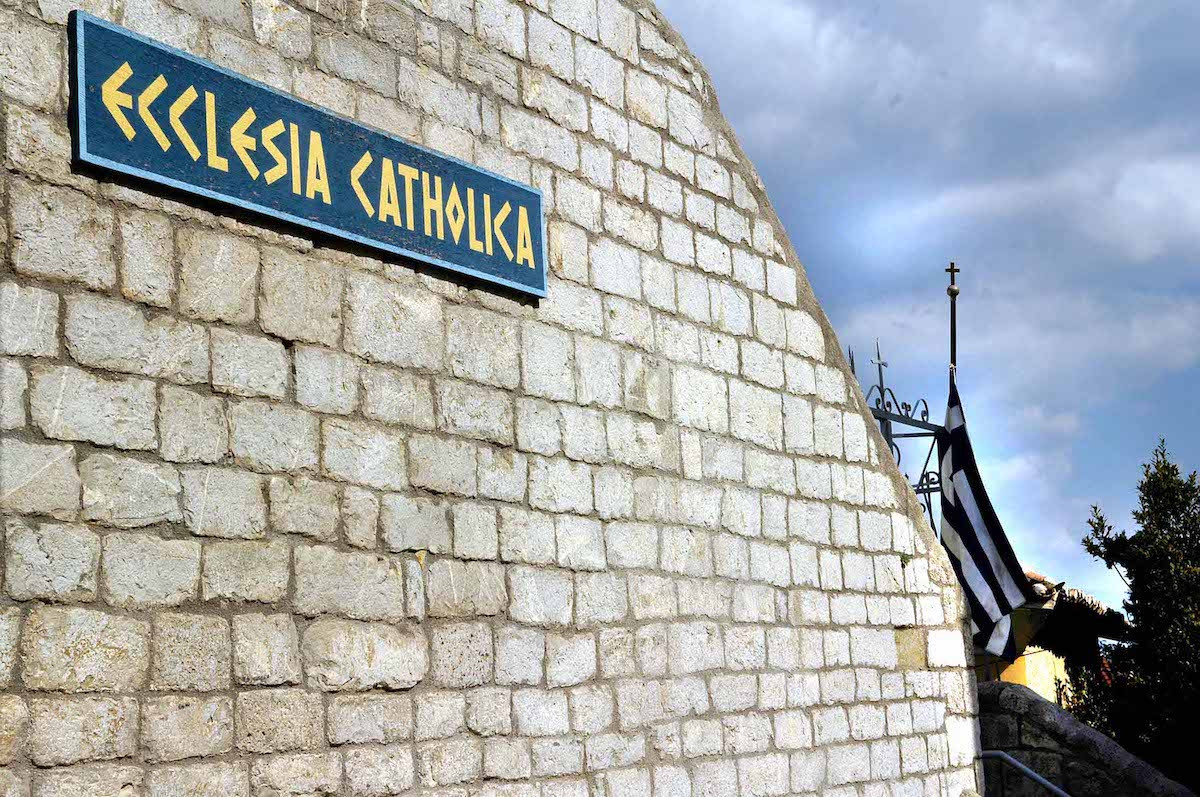 Οι καθολικοί κλείνουν τους ναούς τους στα νησιά του Βορείου Αιγαίου