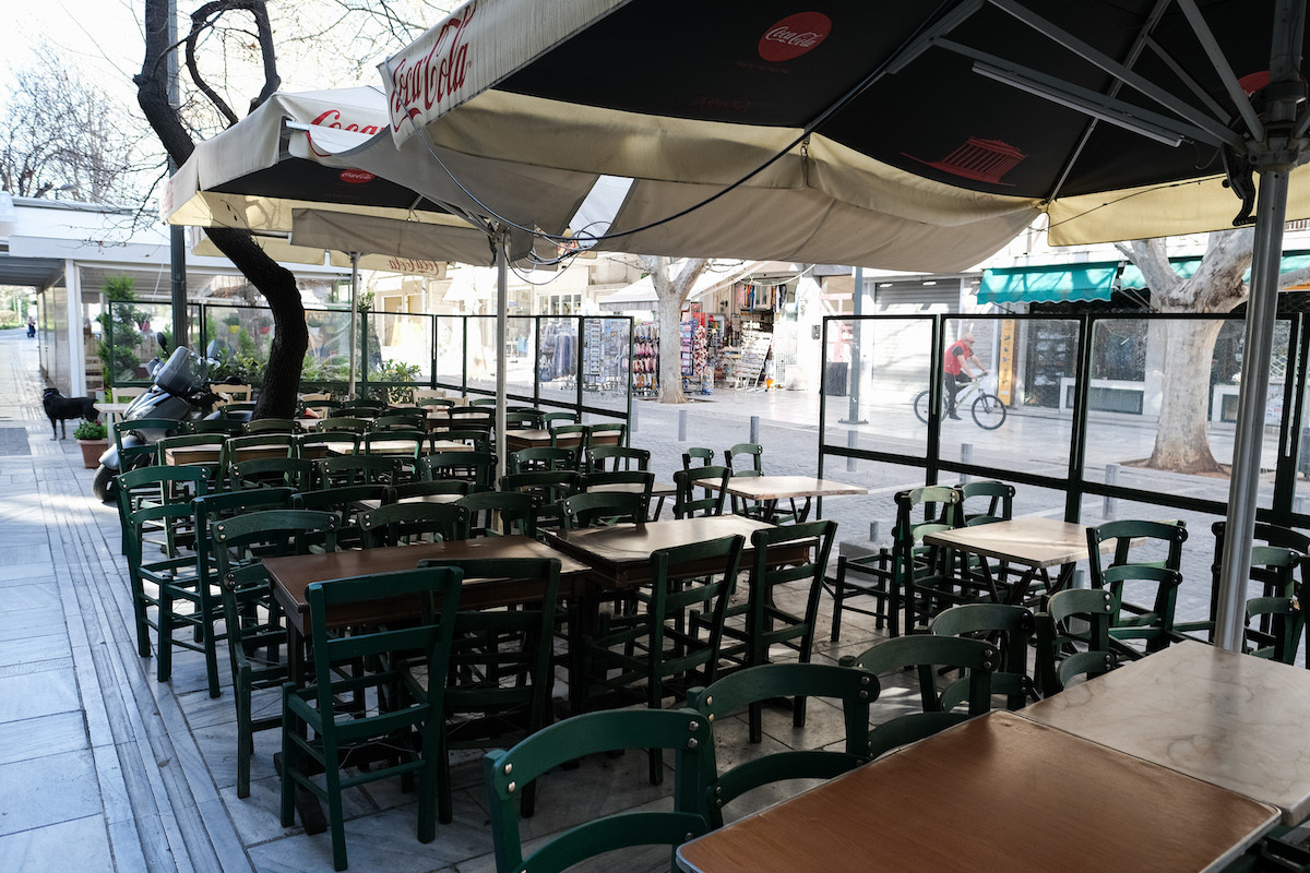 Πρέβεζα: Τρία χρόνια φυλακή στην ιδιοκτήτρια καφενείου που άνοιξε παρά την απαγόρευση