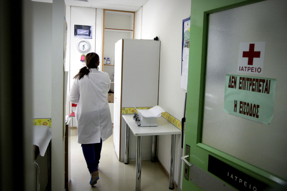 Νοσοκομειακοί γιατροί σε Μητσοτάκη: Mας άφησες στον «πόλεμο» χωρίς όπλα