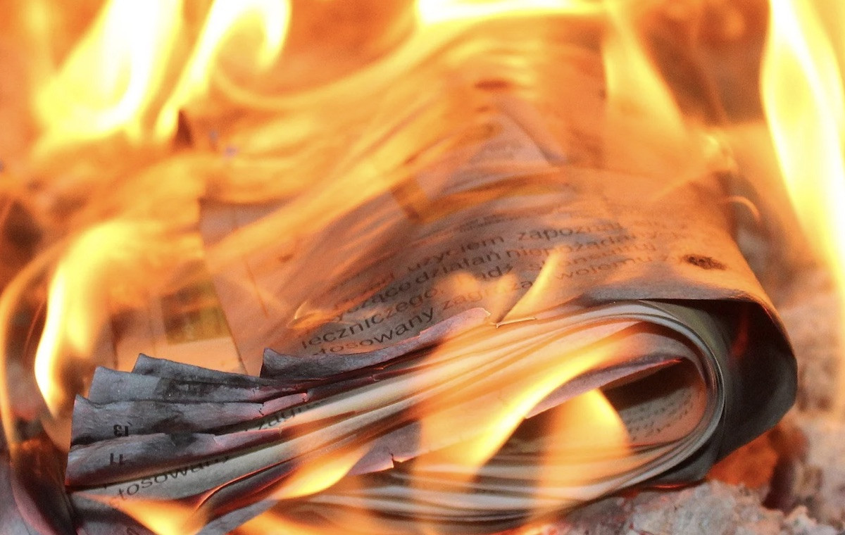 Kαβάλα: Πήγε να απολυμάνει τα τιμολόγια… και τα έβαλε φωτιά 