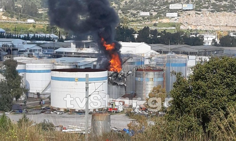 Υπό έλεγχο η μεγάλη πυρκαγιά σε εργοστάσιο με χημικά στο Βαθύ Αυλίδας
