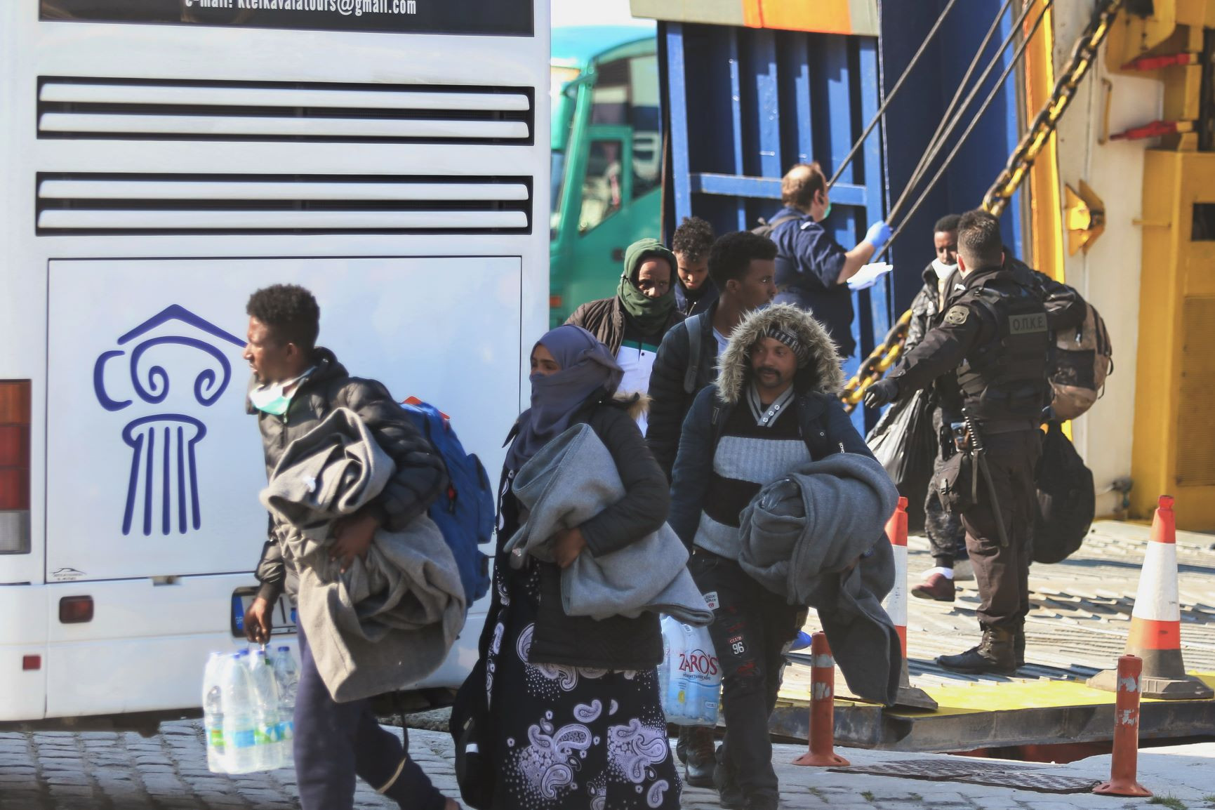 Στην Καβάλα 300 πρόσφυγες με προορισμό τις Σέρρες