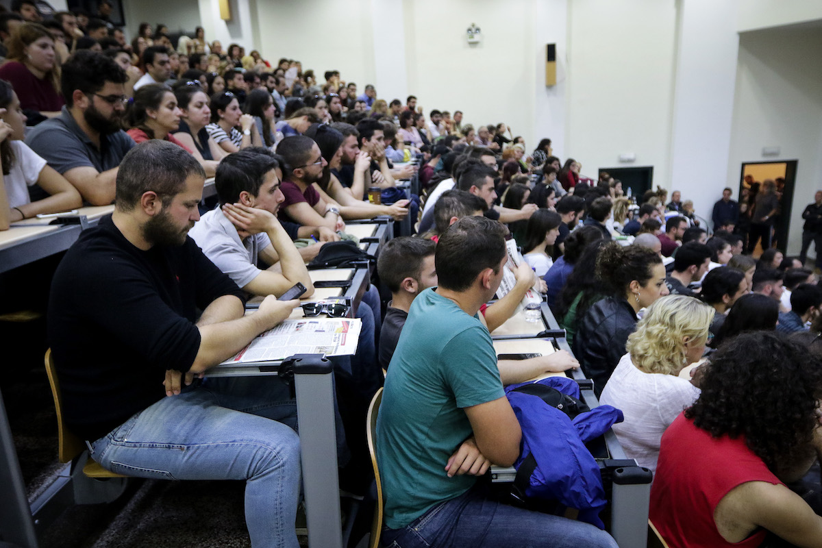 Οι φοιτητές ιατρικής δηλώνουν έτοιμοι να μπουν στη μάχη