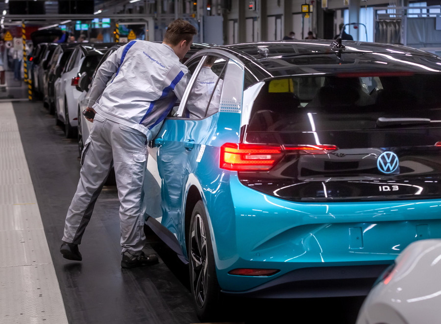 Volkswagen: Αναγκαστική άδεια για 80.000 εργαζόμενους