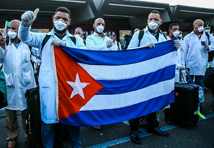 Η Κούβα στέλνει γιατρούς εκεί που η Δύση ρίχνει βόμβες
