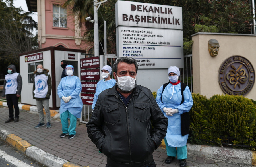 Τουρκία: Οι εργαζόμενοι υποφέρουν, ο υπουργός Υγείας κλαίει