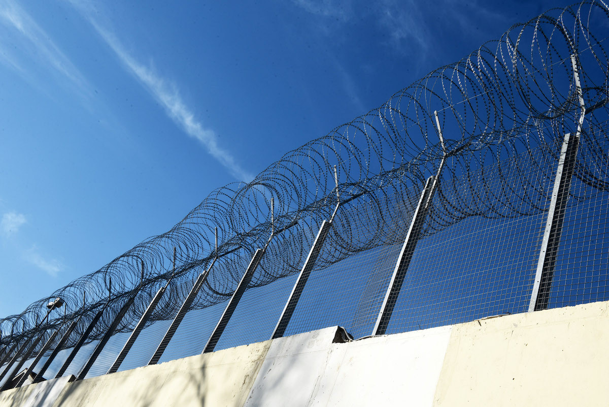 Η κυβέρνηση δεν προχωρά σε αποσυμφόρηση των φυλακών. Κινητοποιήσεις σε όλη τη χώρα