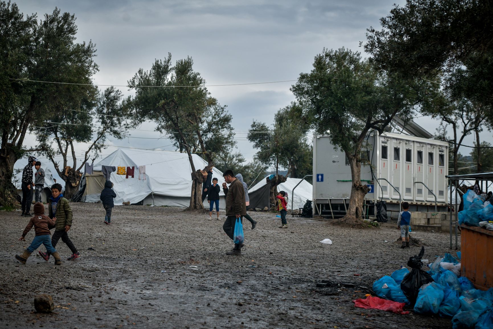 Πρόσφυγες δέχθηκαν πυρά στη Λέσβο – Δύο τραυματίες