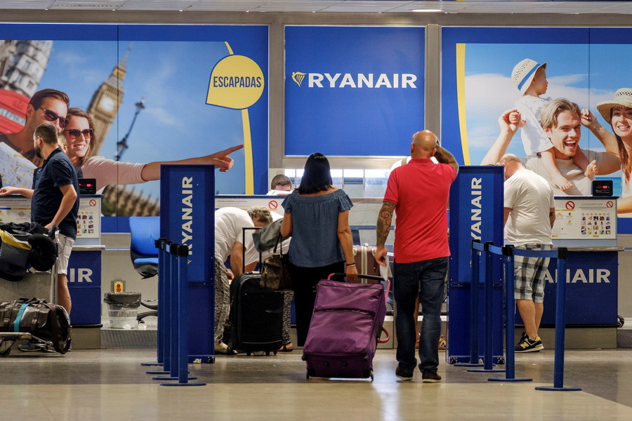 Σε τρεις χιλιάδες απολύσεις προχωράει η Ryanair