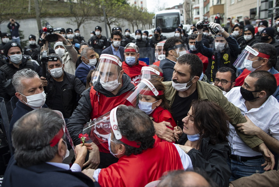 Τουρκία: Ξύλο και δεκάδες συλλήψεις σε πρωτομαγιάτικες συγκεντρώσεις [Βίντεο]