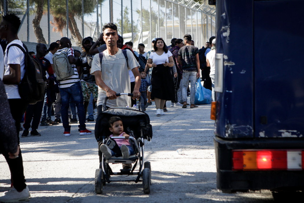ΣΥΡΙΖΑ: Υπάρχει φωτογραφική σύμβαση για μεταφορά προσφύγων με πλοία