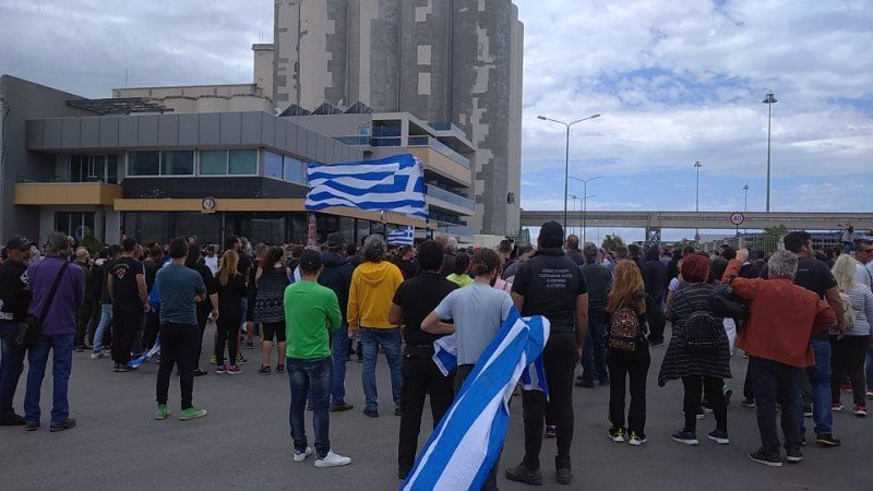 Κρήτη: Ακροδεξιοί με ρόπαλα και αλυσοπρίονα κατά της συμφωνίας για το προσφυγικό