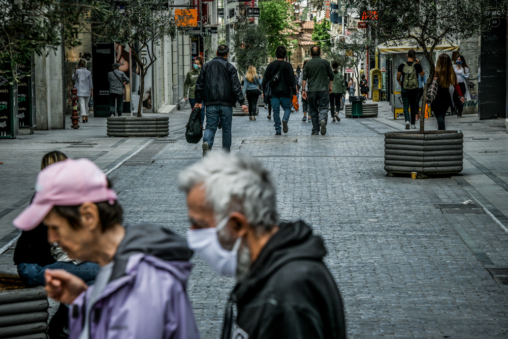 Κομισιόν: Στην ελληνική οικονομία το ισχυρότερο πλήγμα με ύφεση 9,7%