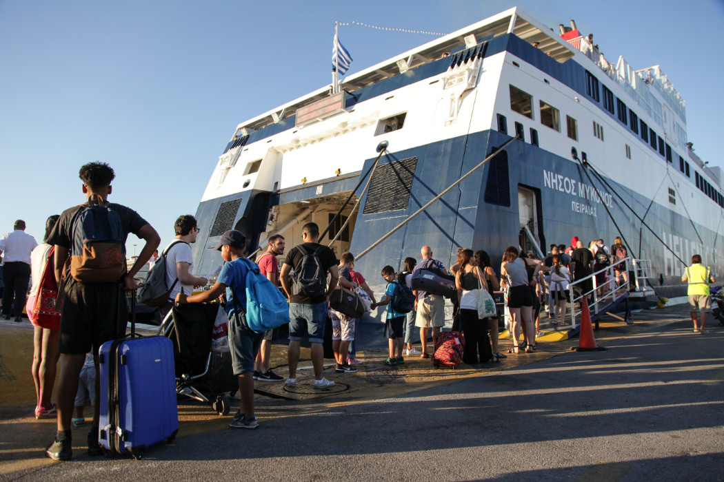 Οι οδηγίες ΕΟΔΥ για τα πλοία φέρνουν «γολγοθά» για ταξιδιώτες και ακτοπλοϊκές εταιρείες