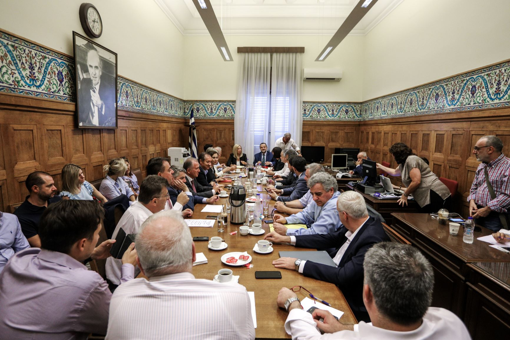 Σενάρια για μεταπήδηση βουλευτών του ΚΙΝΑΛ στη ΝΔ – Τι απαντά η Χαριλάου Τρικούπη