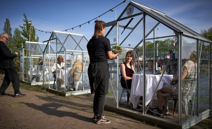 Ένα ολλανδικό εστιατόριο που ξέρει να κρατάει… αποστάσεις [ΦΩΤΟ]
