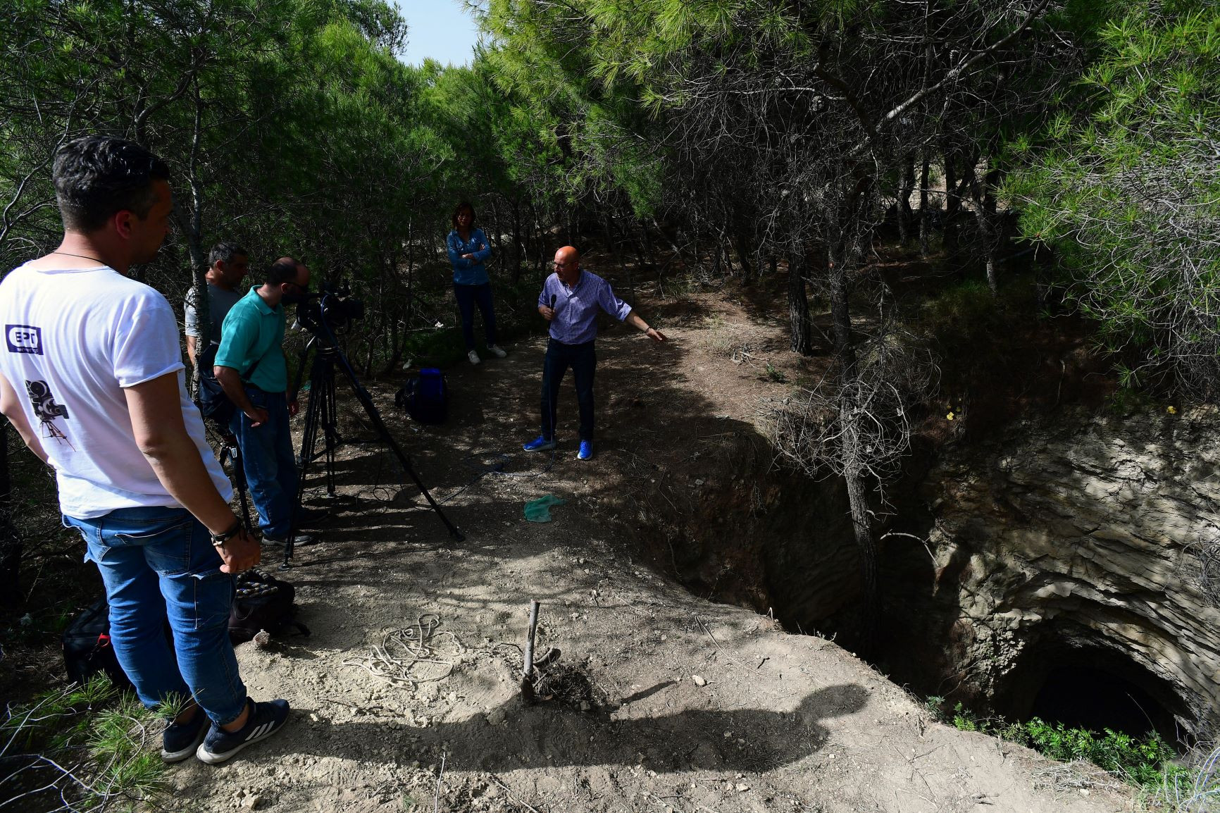 Τέσσερις νεκροί άνδρες σε σπηλιά στο Λουτράκι – Τα σενάρια που εξετάζουν οι Αρχές