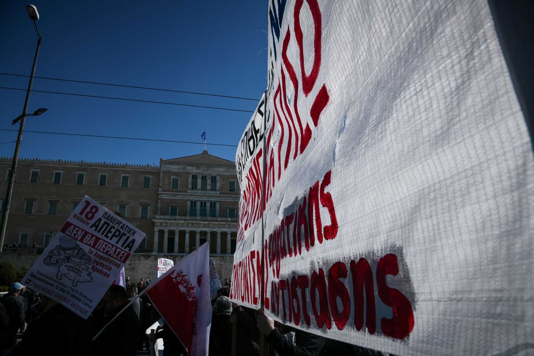 Τ. Πετρόπουλος στο Tvxs.gr: Εργασιακά, μισθοί, δημοκρατία σε κατάσταση πολιορκίας