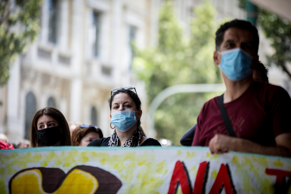 Διαμαρτυρία εργαζόμενων σε τουρισμό – επισιτισμό: Βρήκαν κλειστές πόρτες στο υπουργείο Εργασίας