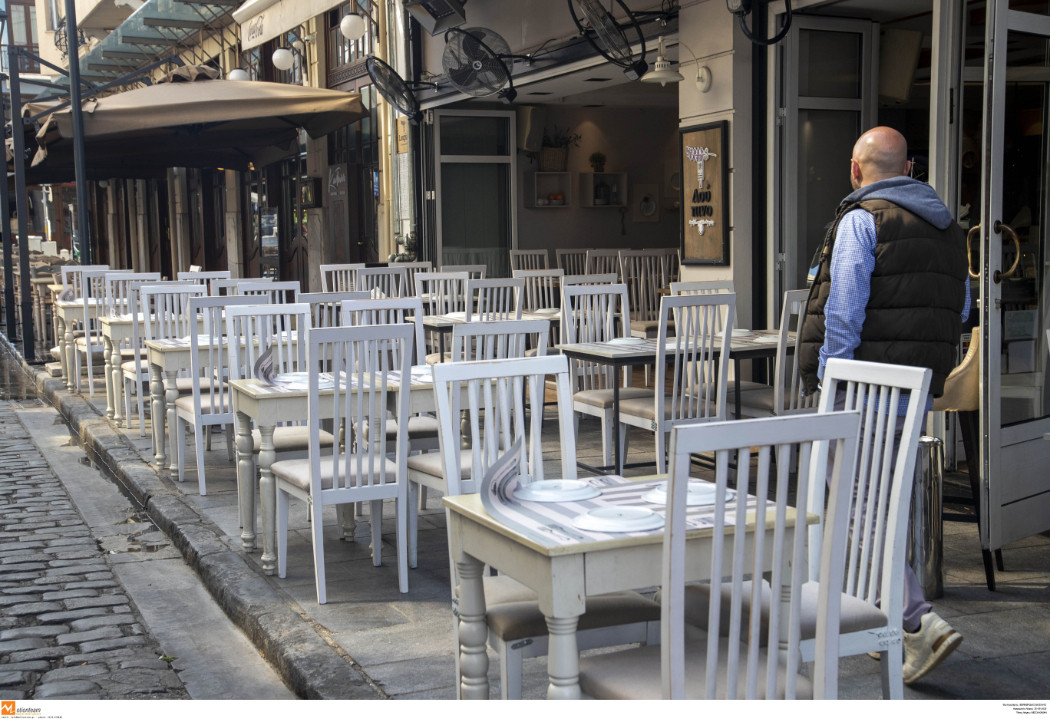 Έρευνα καταναλωτών: «Τέλος τα εστιατόρια» λέει 1 στους 2, δεν θα πάει διακοπές 1 στους 4