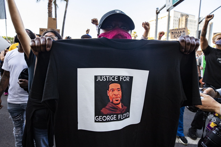 Νέα αποκαλυπτικά βίντεο για την δολοφονία του Τζορτζ Φλόιντ: Ούτε καν αντιστάθηκε στη σύλληψη