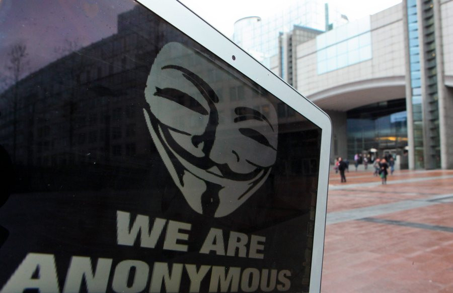 Anonymous για το δίκτυο Επστάιν: Στο φως το «μαύρο βιβλίο» με βαριά ονόματα
