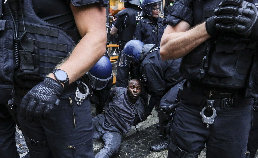 Τι γίνεται με τα φαινόμενα ρατσιστικής βίας στην γερμανική αστυνομία;