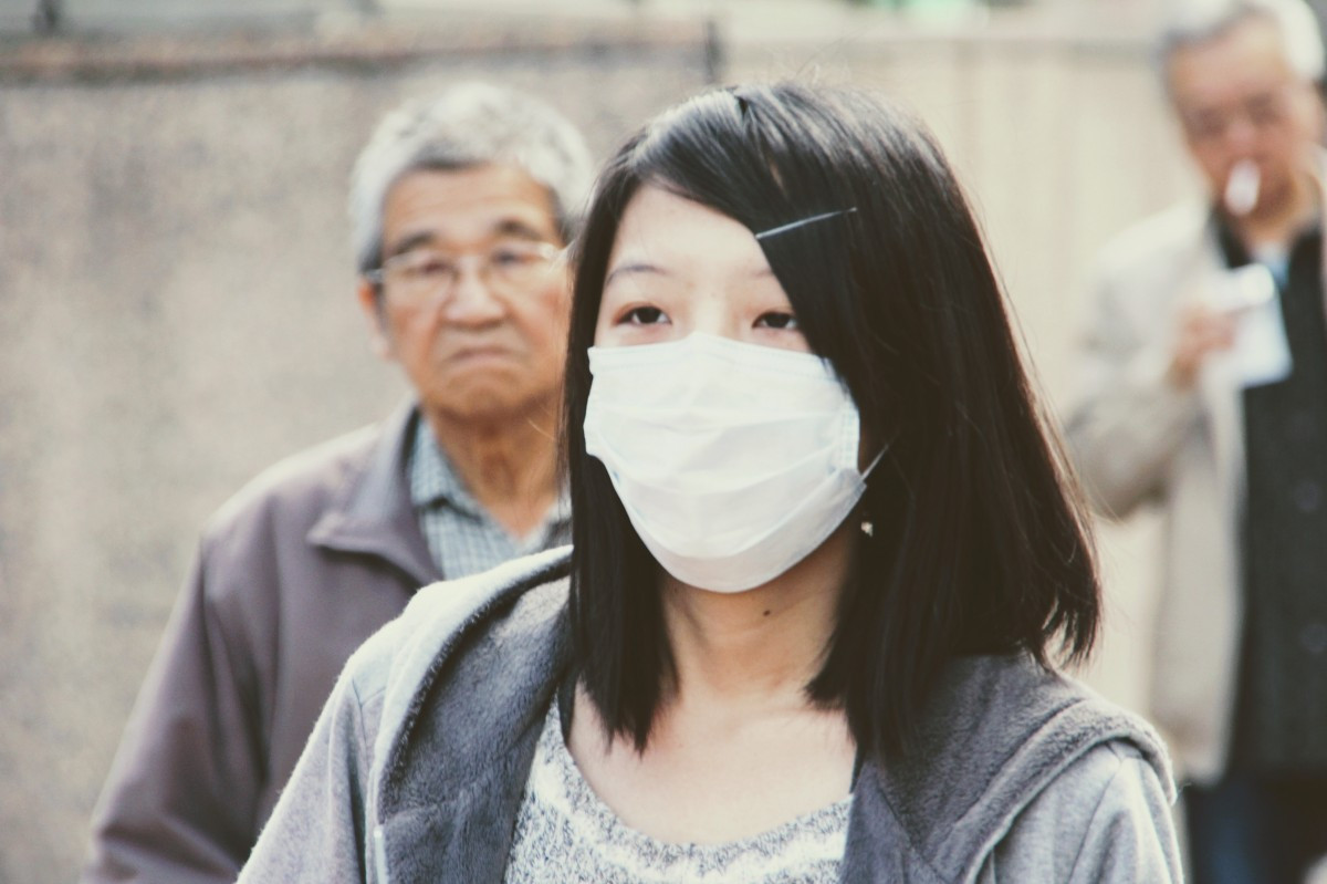 Μπορεί η ευρεία χρήση μάσκας να αποτρέψει επιδημικά κύματα;
