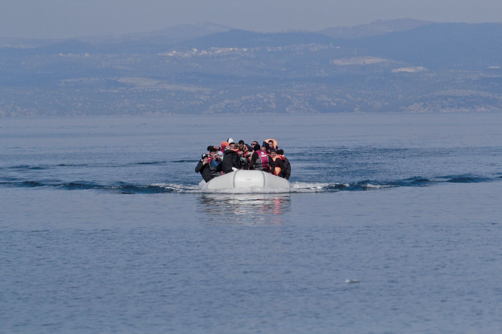 Σήμα κινδύνου για βάρκα με πρόσφυγες βόρεια της Λέσβου