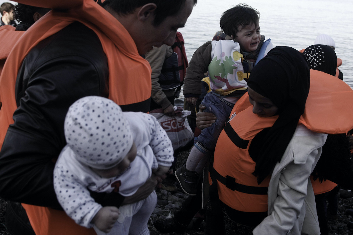 Η υπόθεση των «χαμένων» προσφύγων στον Guardian: «Βάρκες έρχονται, άνθρωποι εξαφανίζονται»