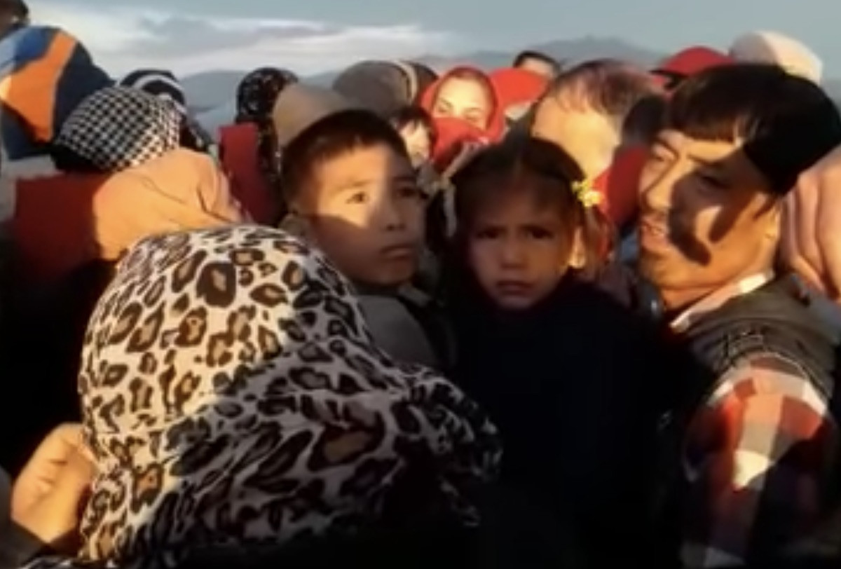 Νέο βίντεο – ντοκουμέντο για παράνομο pushback προσφύγων: «Είμαστε στο νερό, παρακαλούμε βοηθείστε μας»