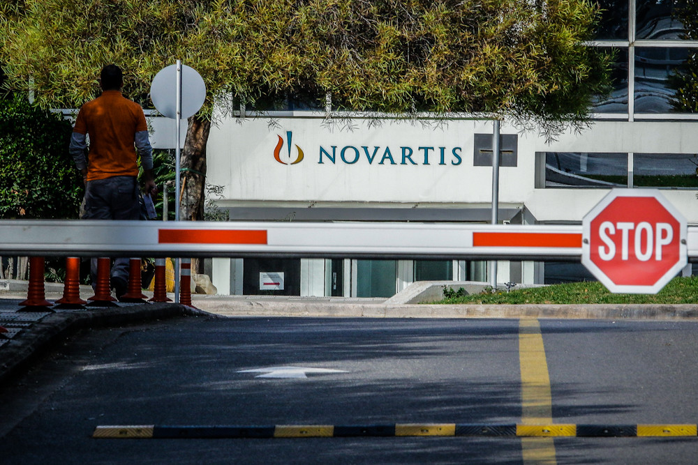 Νovartis Hellas και «συνεργαζόμενοι»: όταν σε φτύνουν αλλά παριστάνεις ότι ψιχαλίζει